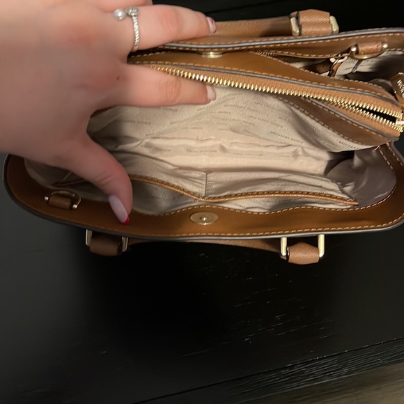 Michael Kors tote - Picture 3 of 6